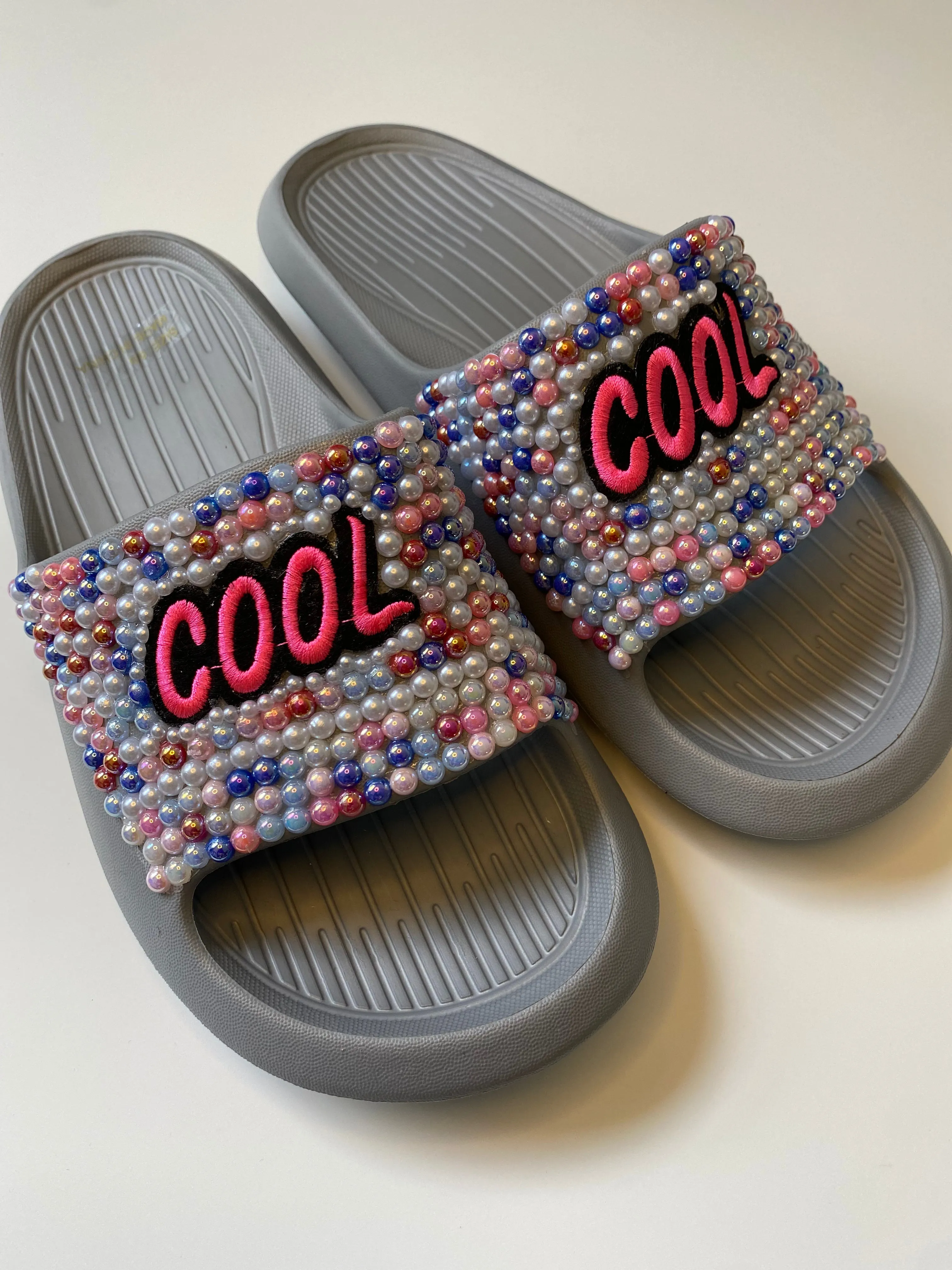 GIRLY COOL PEARL SLIDES