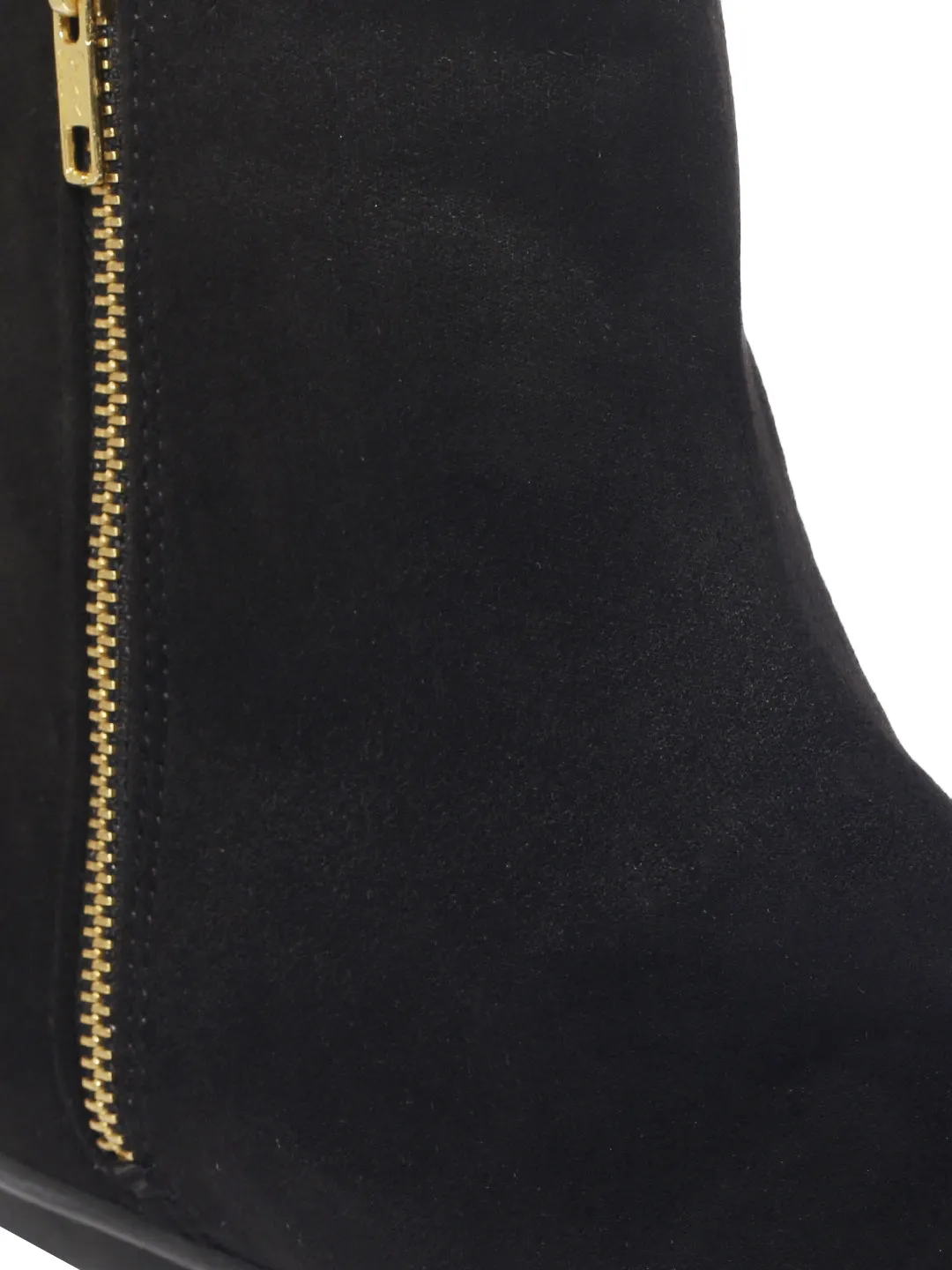 Svelte Black Boots